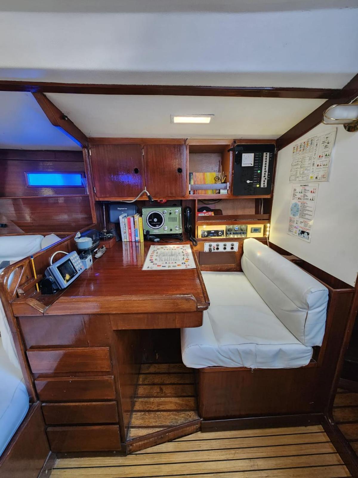 Sailboat Home Барселона Экстерьер фото