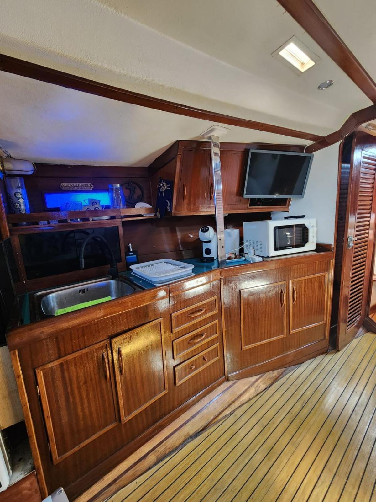 Sailboat Home Барселона Экстерьер фото