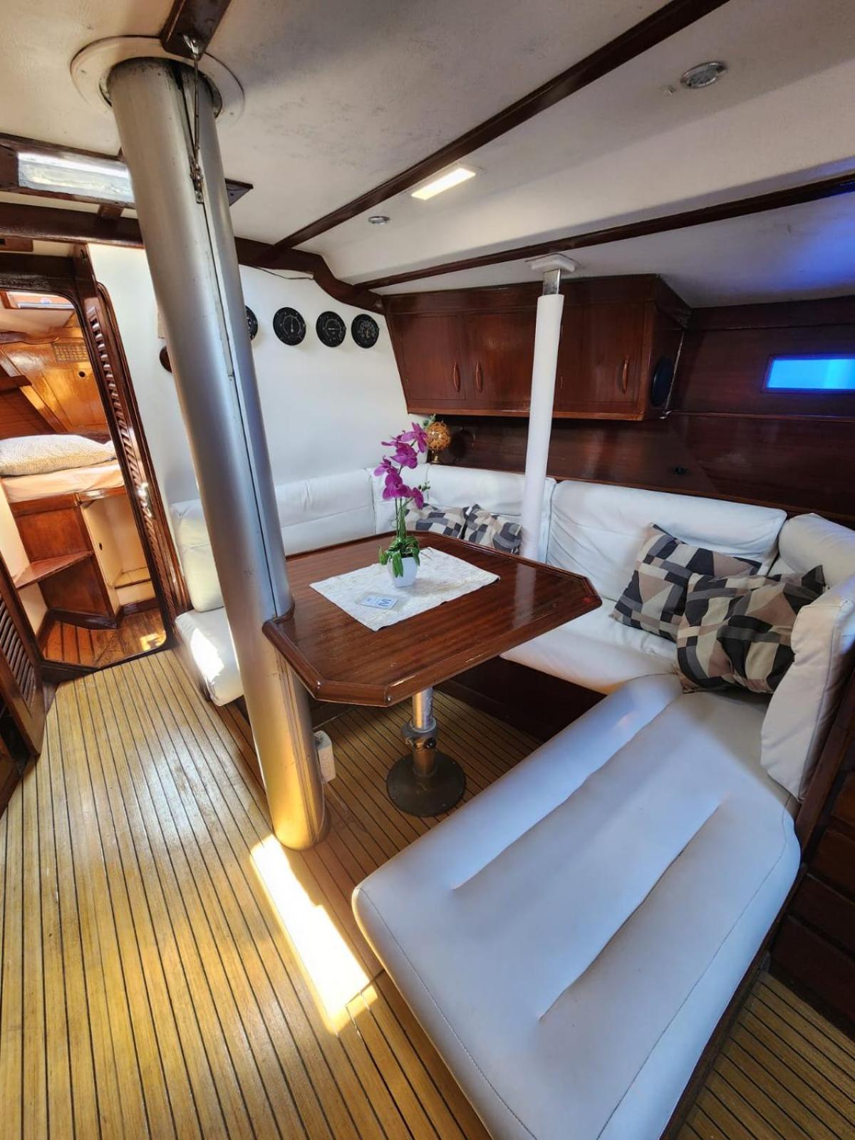 Sailboat Home Барселона Экстерьер фото